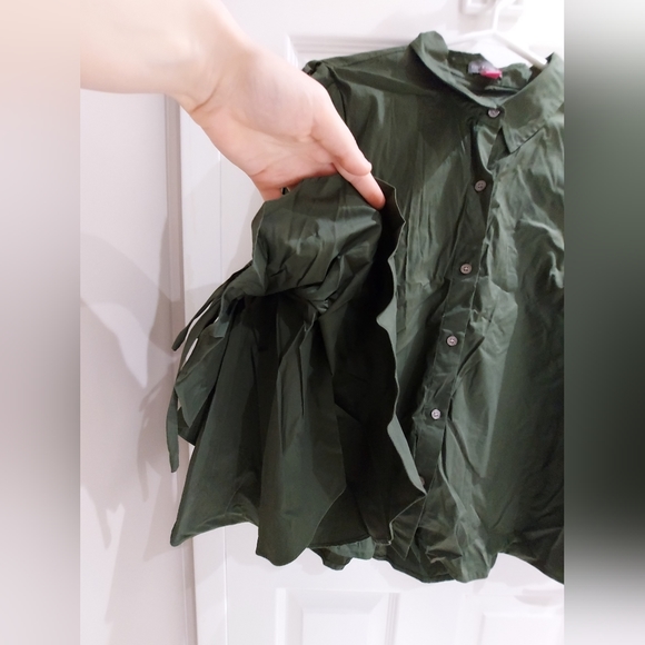 NWT 🏷 Vince Camuto | Utility Twist Long Sleeve Top - Picture 9 of 15